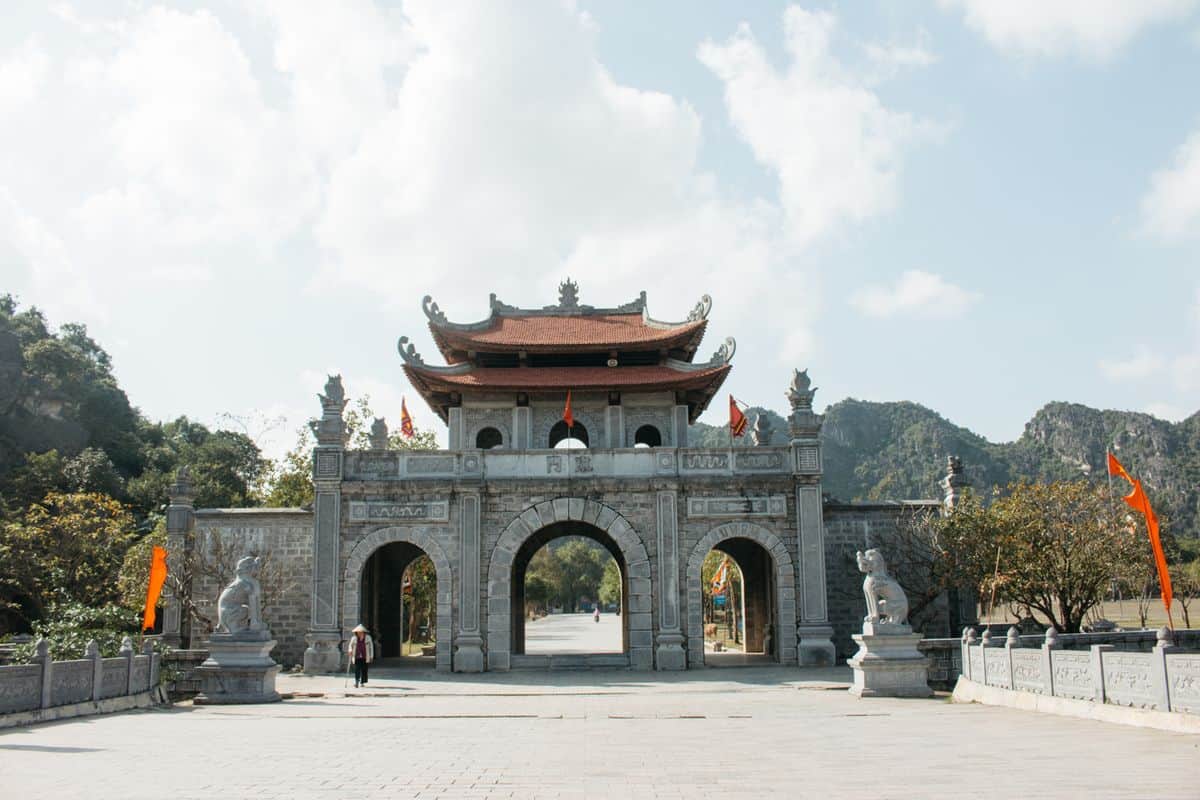 Ninh Binh Hoa Lu tour