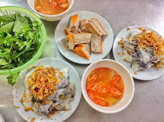 hanoi food tour - steamed rice rolls