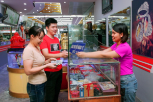 Gold and jewelry shops in Vietnam have licenses for currency exchange 