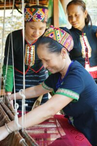 craftlink work with artisans to produce local crafts 