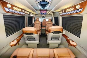 limousine from hue to da nang