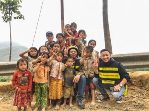 greetings in vietnam, hand gestures in vietnam you should know